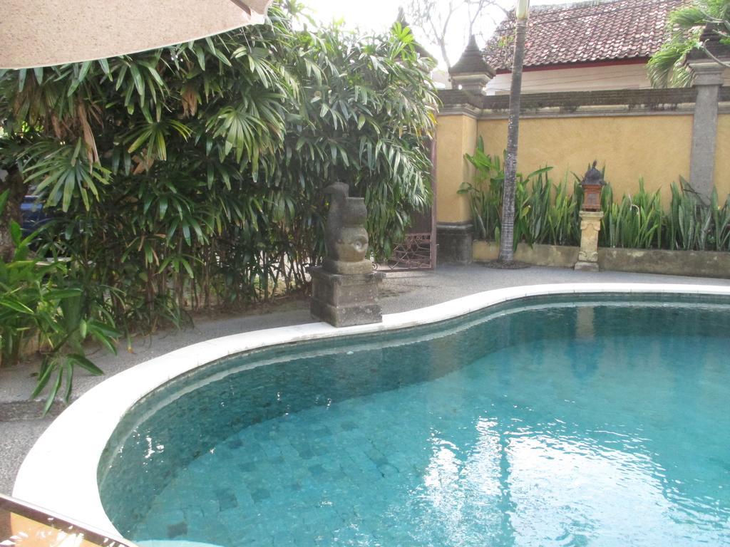 Yuli Bungalows Kuta  Bagian luar foto