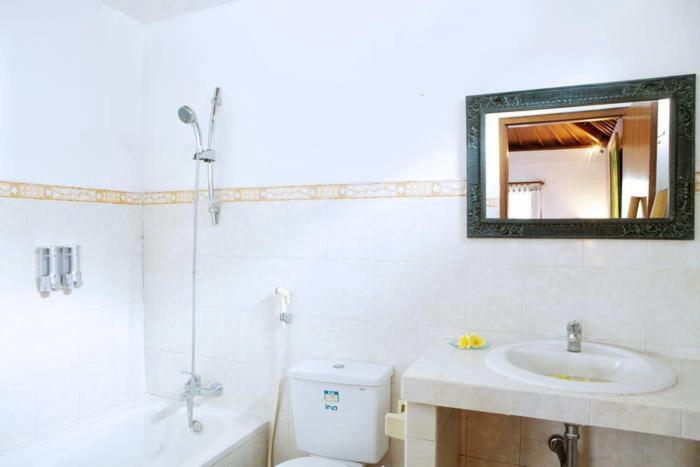 Yuli Bungalows Kuta  Bagian luar foto