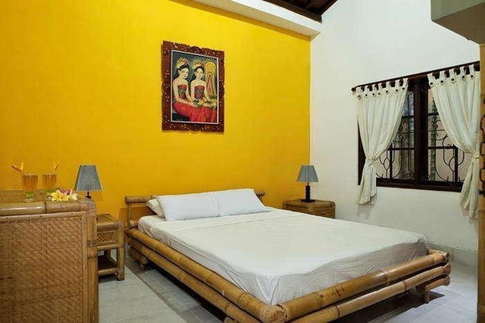 Yuli Bungalows Kuta  Bagian luar foto