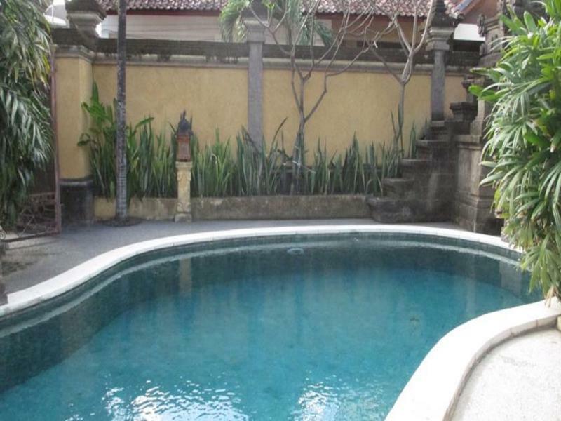 Yuli Bungalows Kuta  Bagian luar foto