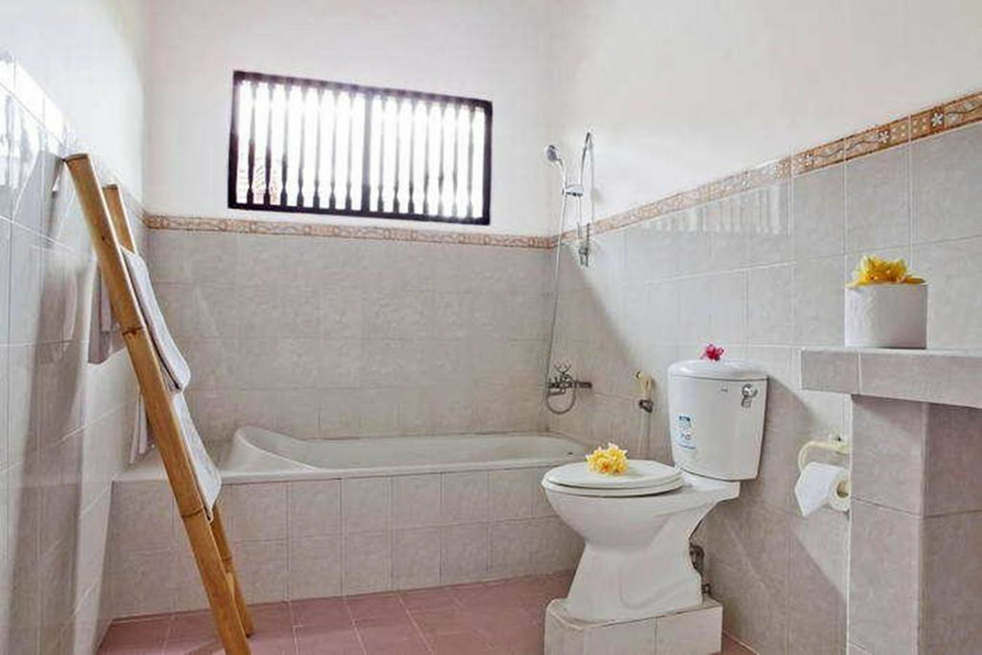 Yuli Bungalows Kuta  Bagian luar foto